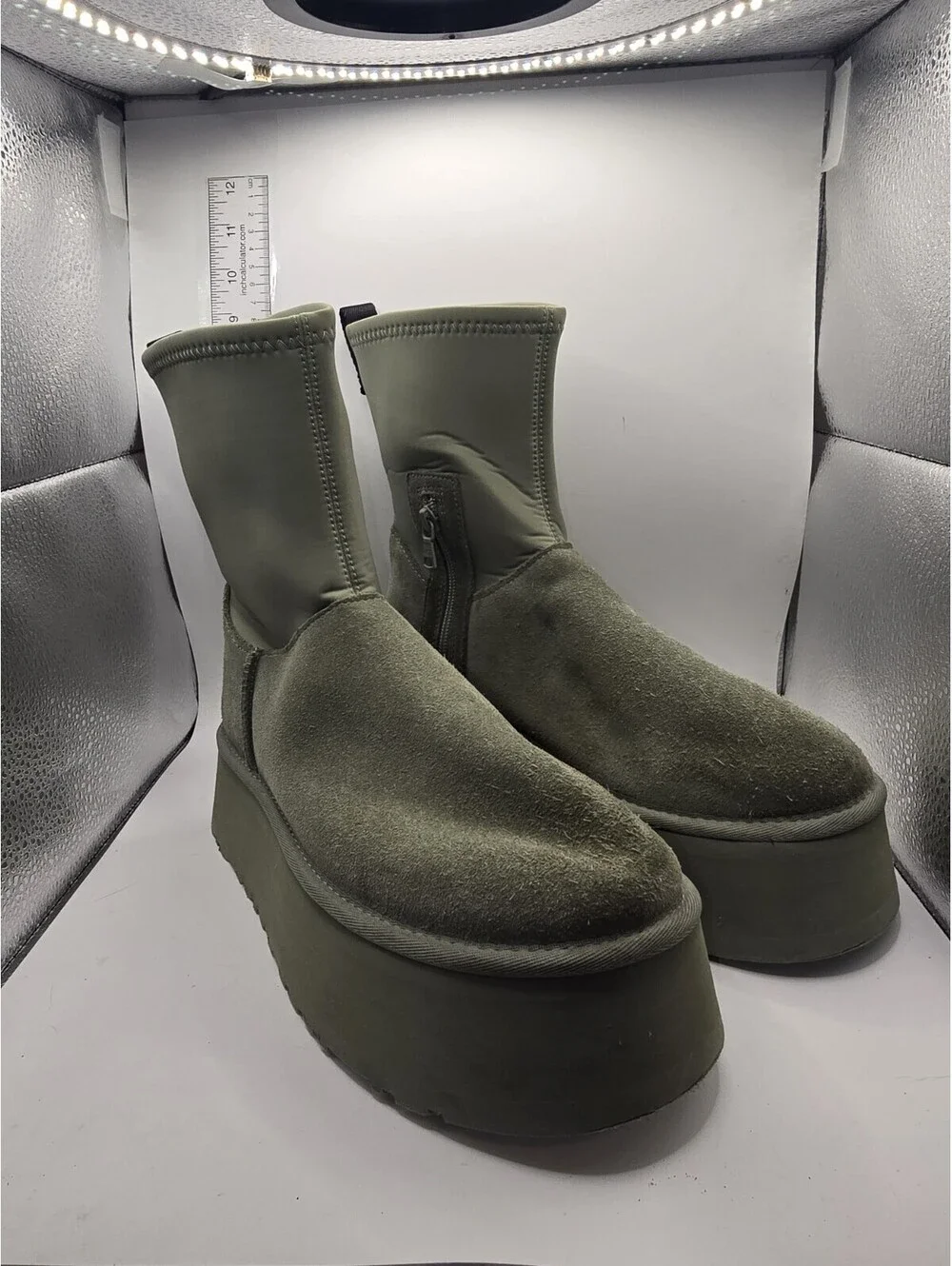 UGG Women's Classic Dipper Platform Suede Boots in Sage Green Size 9